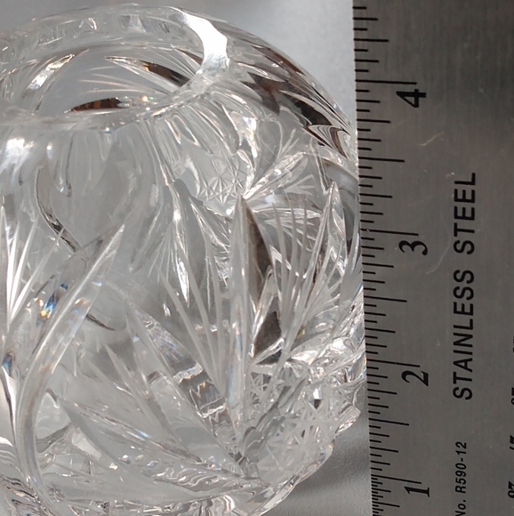 Round 4 Inch Pinwheel Crystal Bowl - Picture 7 of 10